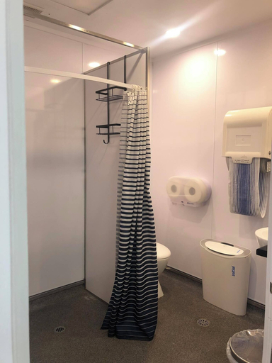 Bathroom 4, Trek Global Backpackers, Wellington