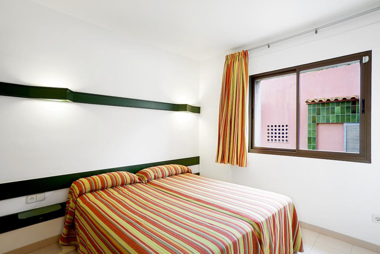 Bedroom 3, Apartamentos Rosanna, Girona