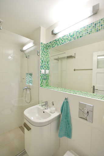 Bathroom, Dob 11 Apartment II., Budapesti