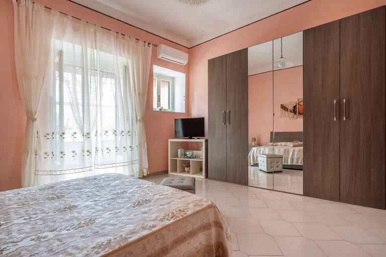 Room 4, Il Nespolo, Napoli
