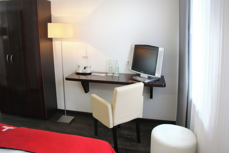 Bedroom 3, Helvetia Rooms – Self Check-In, München