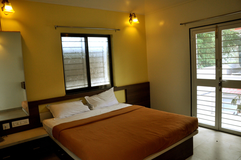 Bedroom 4, Rutu's Holiday Resort, Kolhapur