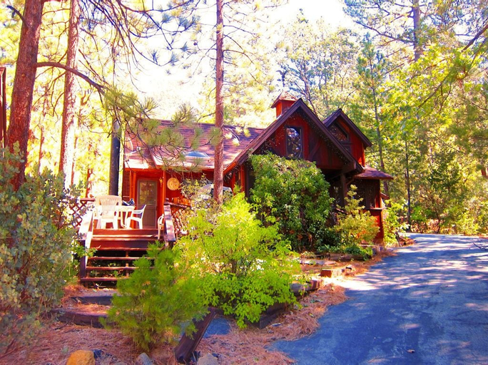 Always Inn Idyllwild Vacation Cottages, Riverside