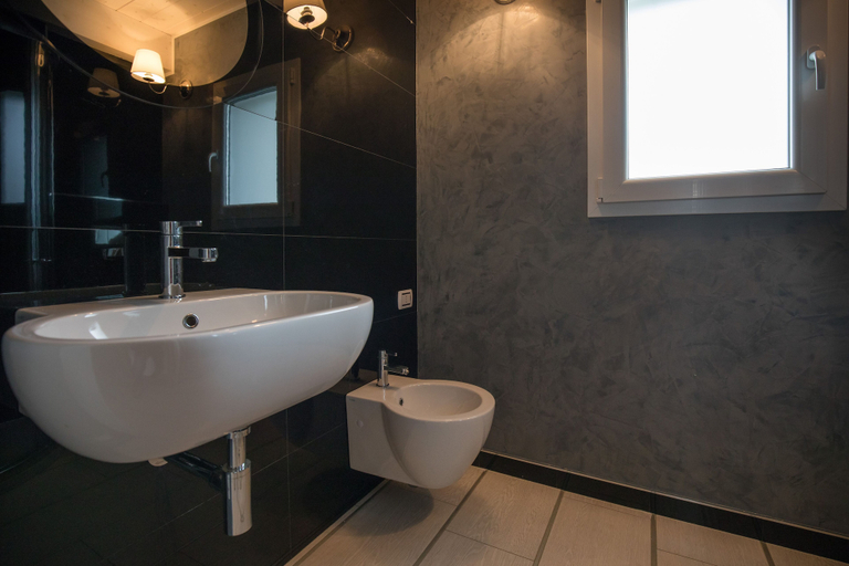 Bathroom 3, Villa Marina, Ferrara