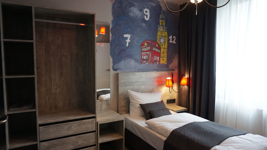 Bedroom 4, Urban Home Self Check-In Hotel, Hamburg