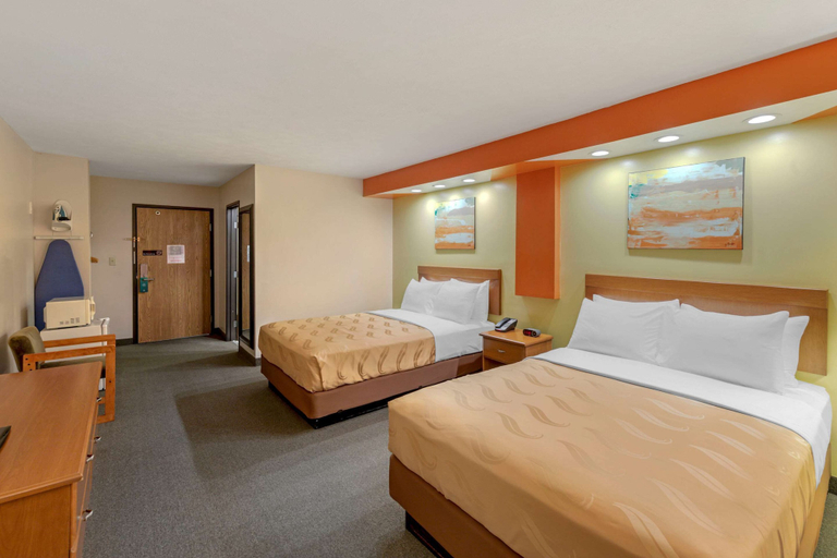 Bedroom 2, Quality Inn, Marion