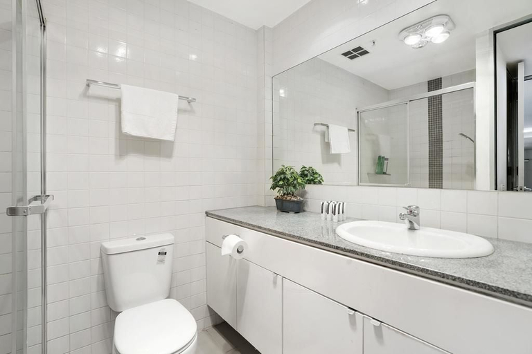 Bathroom 5, Anchor on Collins, Melbourne