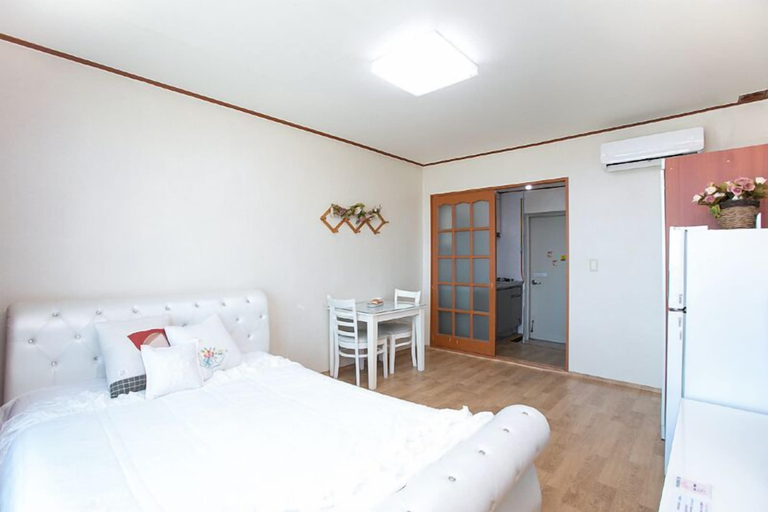 Bedroom 2, Mangsang East House, Donghae