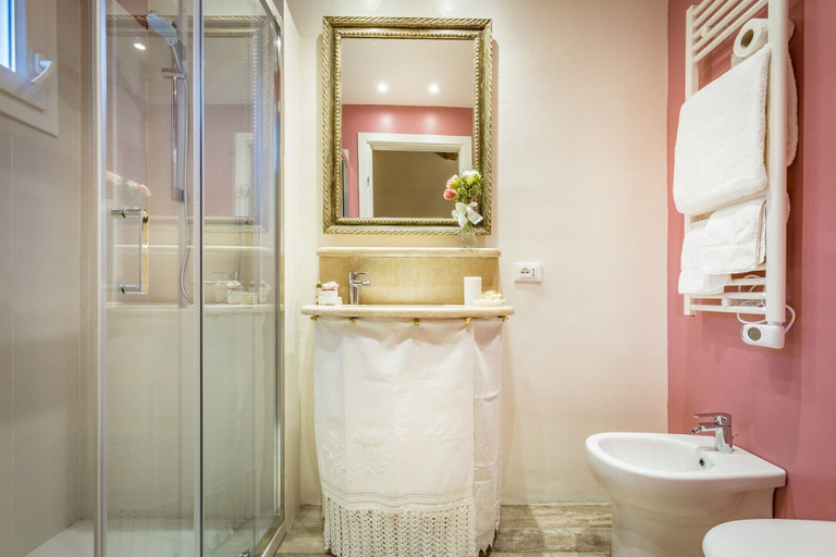 Bathroom 5, Arno Apartment B by Mmega, Florence