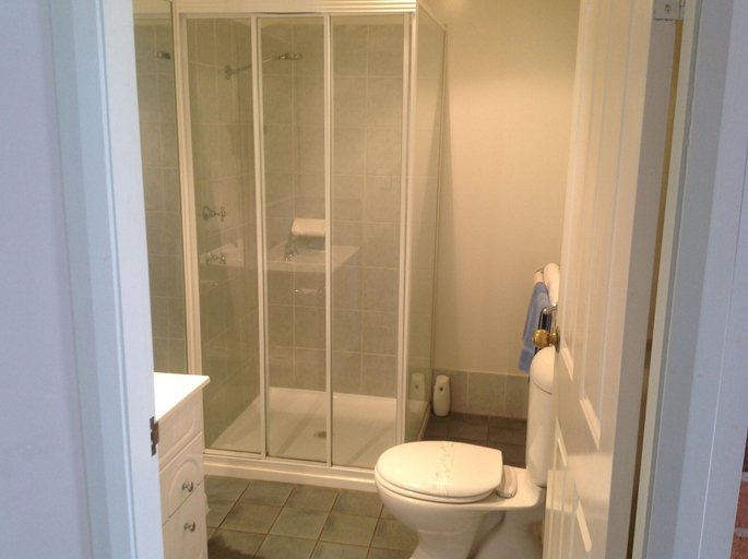 Bathroom 3, Cedar Lodge Motel, Armidale Dumaresq