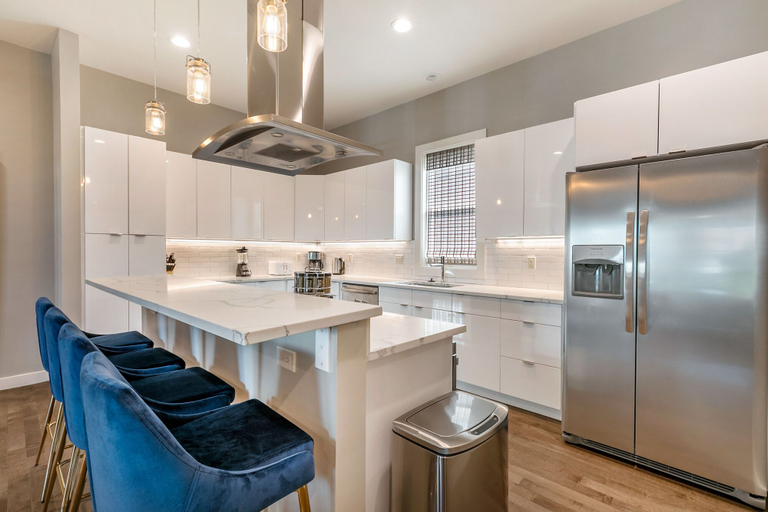 Others 5, 4BR Modern Townhouse in Mid City, Orleans