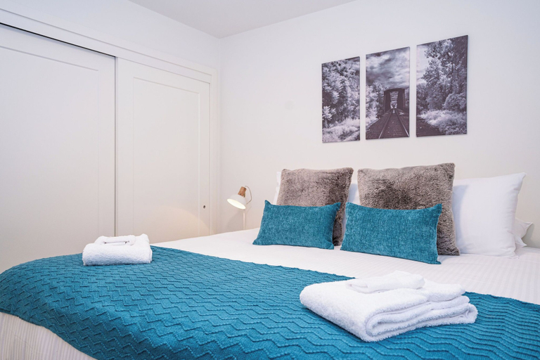 Bedroom 2, Peak Paradise by Revelstoke Vacations, Columbia-Shuswap