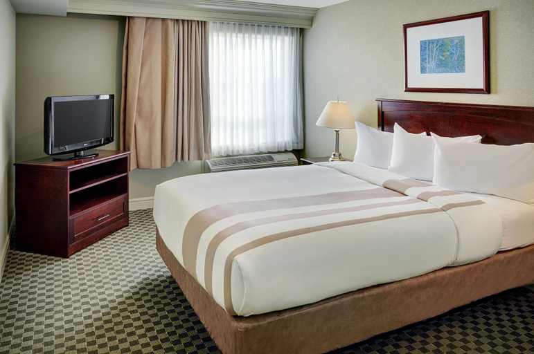 Bedroom 4, Chateau Nova Kingsway, Division No. 11