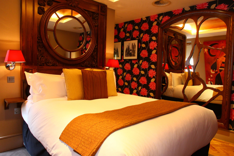 Bedroom 2, Le Monde Hotel, Edinburgh