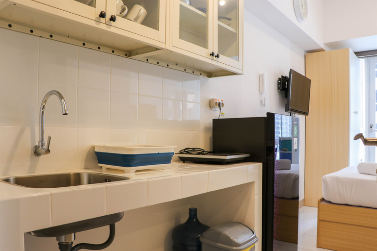 Others 5, Minimalist and Warm Studio Tokyo Riverside PIK 2 Apartment By Travelio, Tangerang