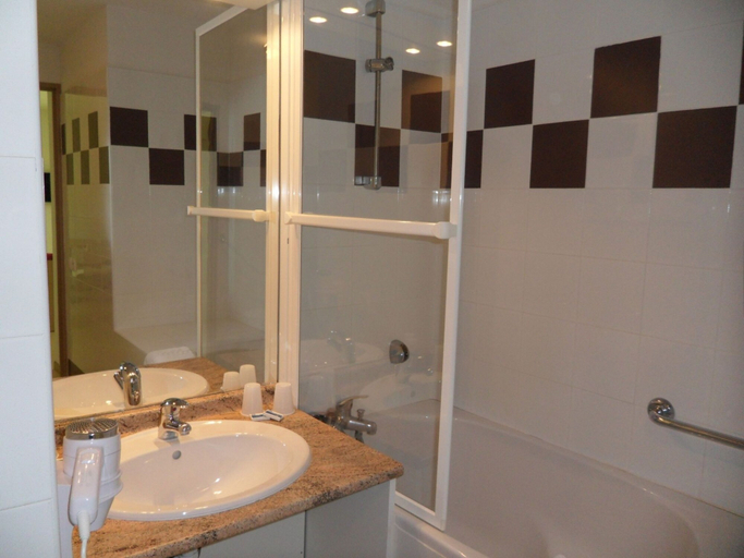Bathroom, Résidence les Balcons du Canigou, Pyrénées-Orientales