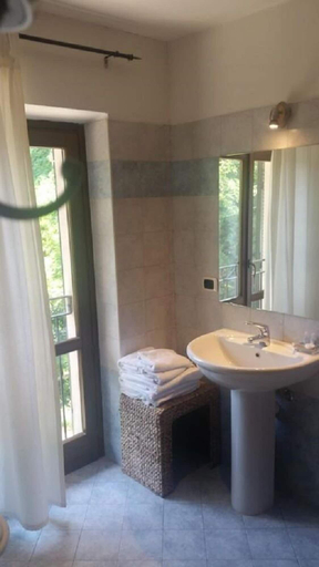 Bathroom, La Cascina del Castello, Asti