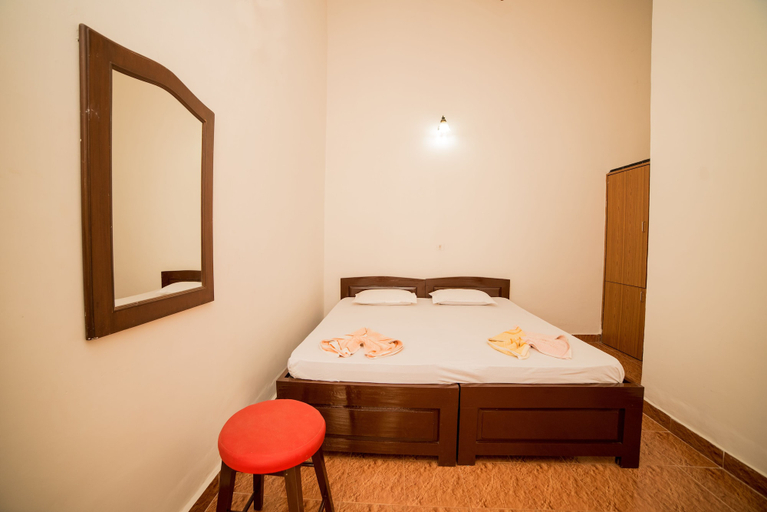 Bedroom 2, Hotel Shelsta, North Goa