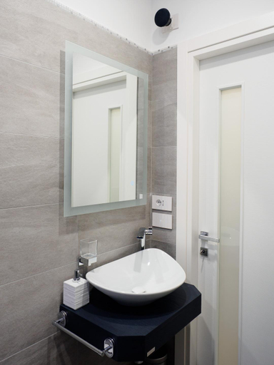 Bathroom 2, Plebiscito Home, Napoli