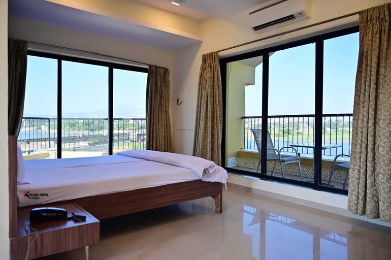 Bedroom 4, Hotel Vegas, Satara
