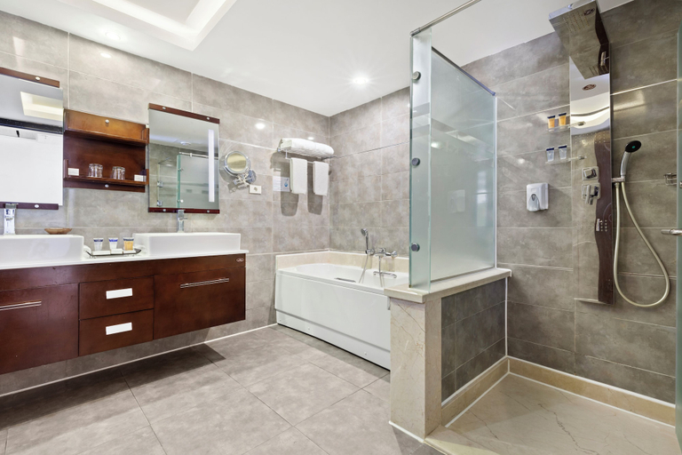 Bathroom 4, Pickalbatros White Beach Resort - Hurghada - All inclusive, Al-Ghurdaqah