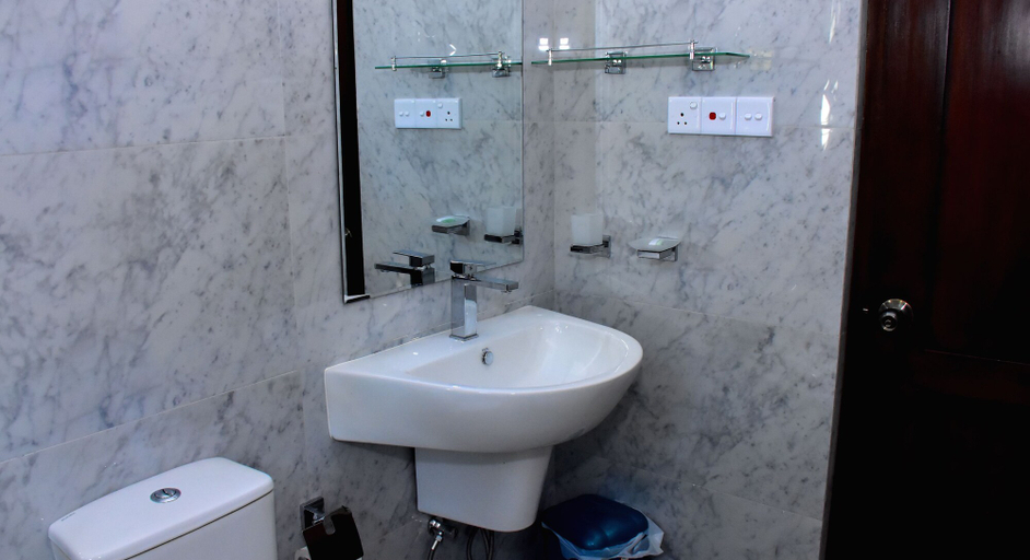 Bathroom 4, Nine Arch Holiday Resort, Ella