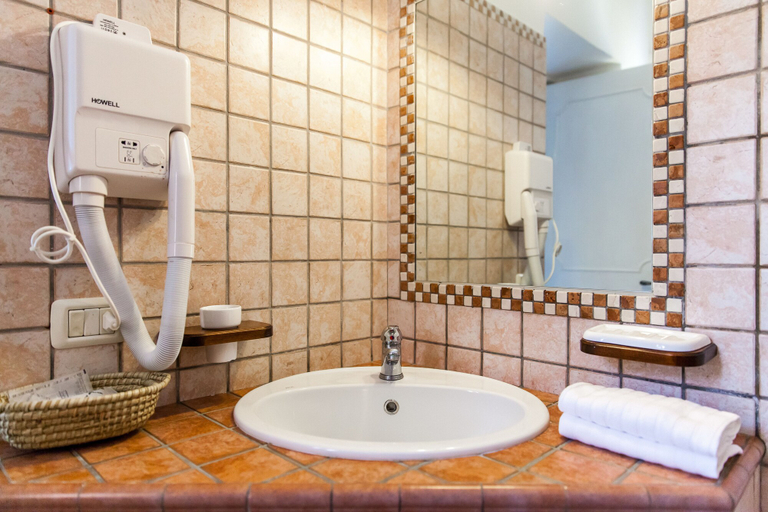 Bathroom 4, Agriturismo Salinola, Brindisi