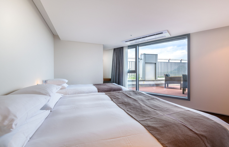 Bedroom 2, Brown Suites Jeju Hotel & Resort, Seogwipo