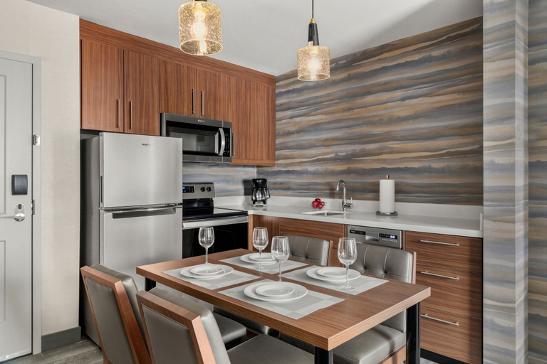 Others 5, Residence Inn Laval, Laval