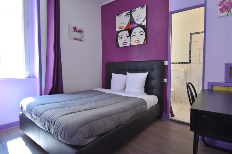 Bedroom 3, Hôtel des Deux Gares, Yonne