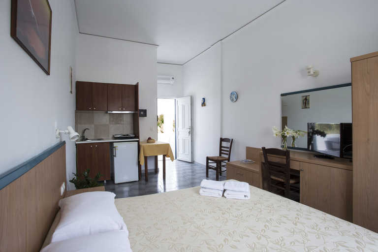 Bedroom 3, Sunrise Studios in Perissa, South Aegean