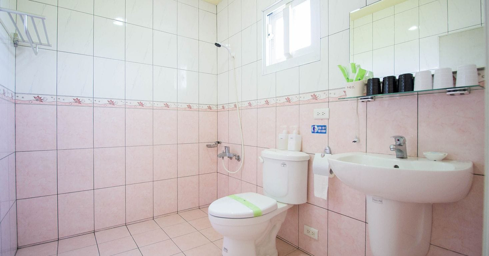 Bathroom 3, We Kids BB, Yilan