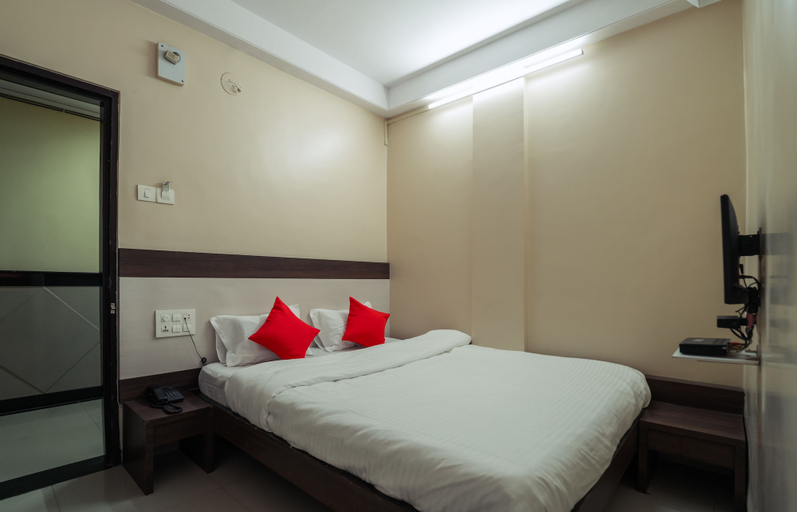 Bedroom 2, Hotel Aashish Deluxe Kolhapur, Kolhapur