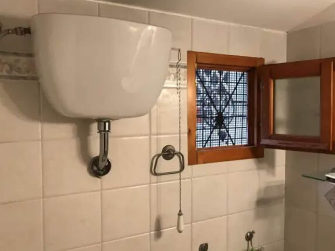Bathroom 3, Pian d'Ovile Apartment, Siena