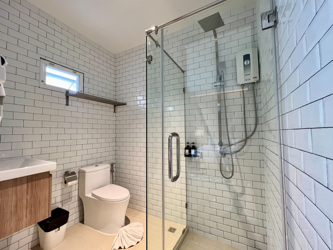 Bathroom 4, Baan Tah On The Sea, Sattahip