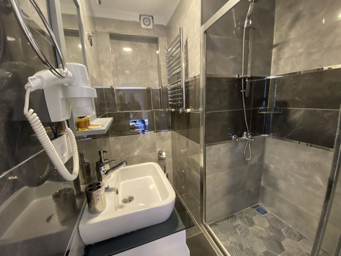 Bathroom 5, Spinel Hotel, Fatih