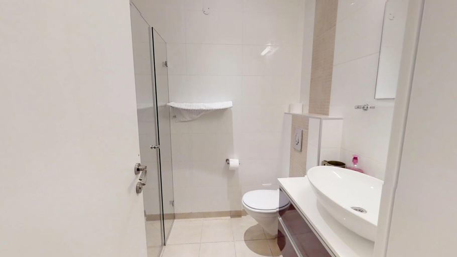Bathroom 4, A32 - 7 Kook