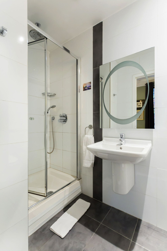 Bathroom 4, Arosfa Hotel London by Compass Hospitality, London
