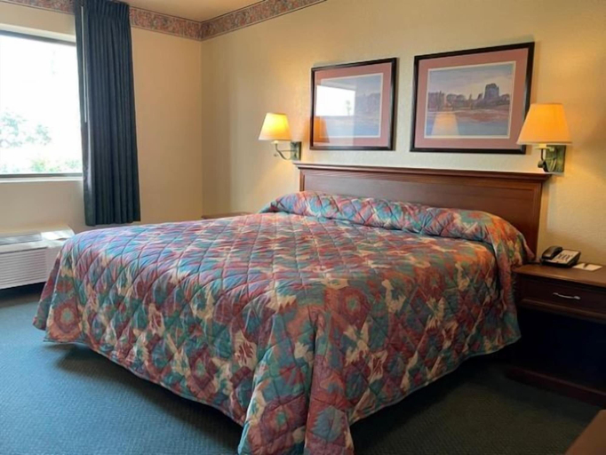 Bedroom 3, Voyager Resort Inn, Pima