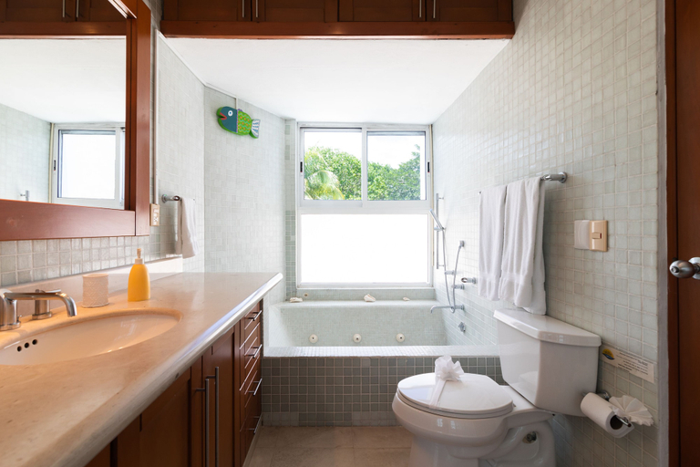 Bathroom, Casa Susana by Playa Paradise, Cozumel