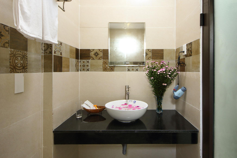 Bathroom 5, Laughter Garden Villas, Da Nang