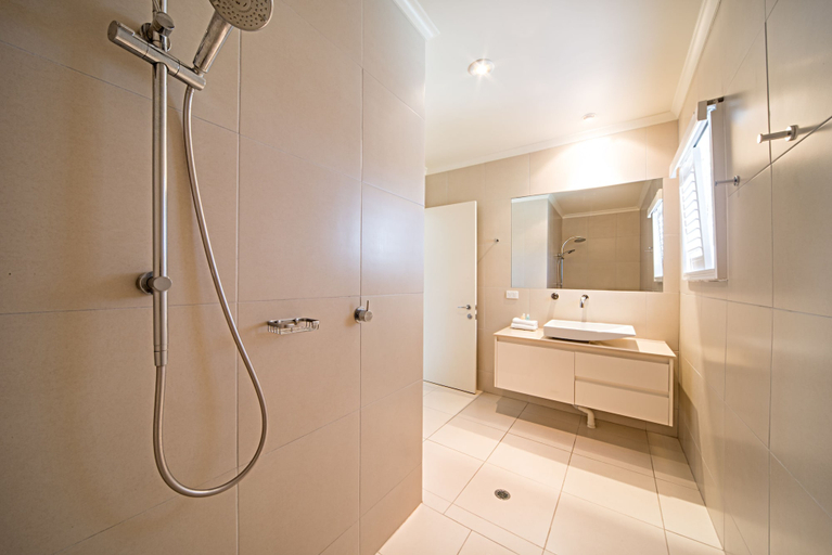 Bathroom 5, Sea Star Apartments, Whitsunday
