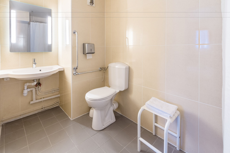 Bathroom 3, B&B HOTEL LOUVECIENNES, Yvelines