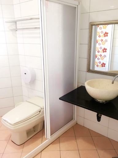 Bathroom 4, Fubin Hostel, Pingtung
