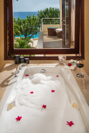 Bathroom 3, Little Waters on the Cliff