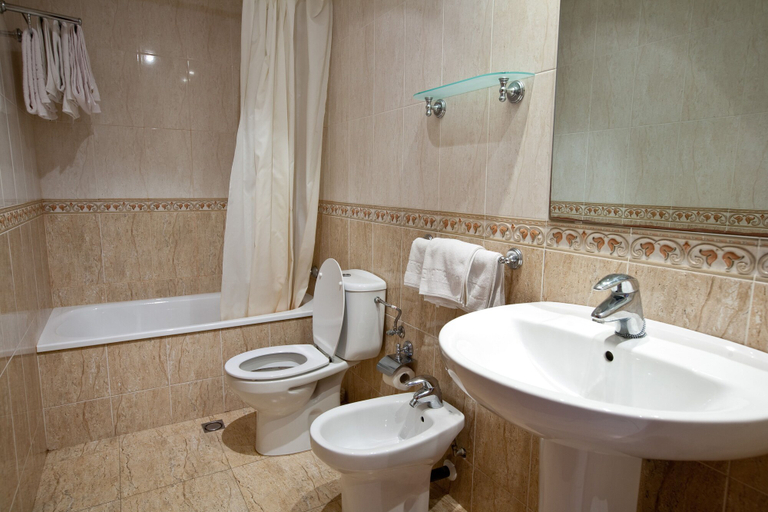 Bathroom, Apartamentos Royal, Girona