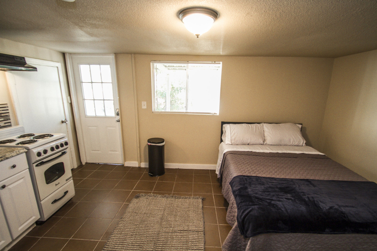 Bedroom 3, Hays St #B Near Downtown Guest Studio, Bexar