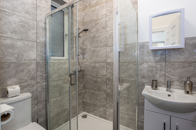 Bathroom 4, The Regency Apartments, Southend-on-Sea