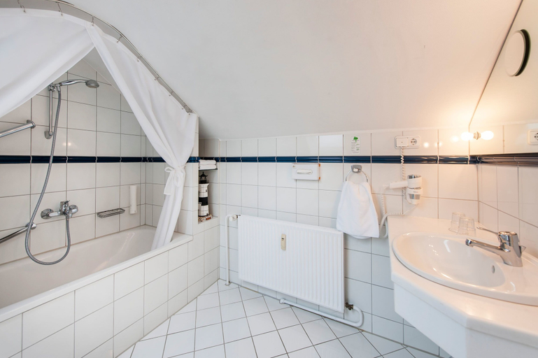 Bathroom 5, Hotel Birke - Appartments Waldesruh, Kiel