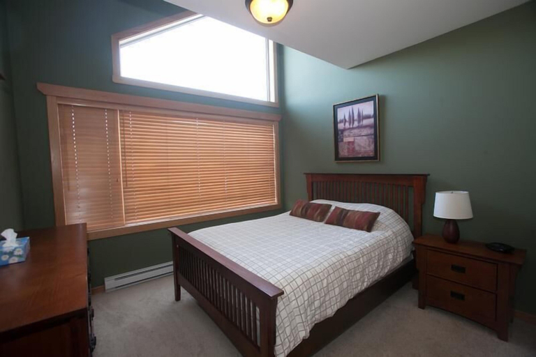 Bedroom 2, Snow Ridge by Apex Accommodations, Okanagan-Similkameen